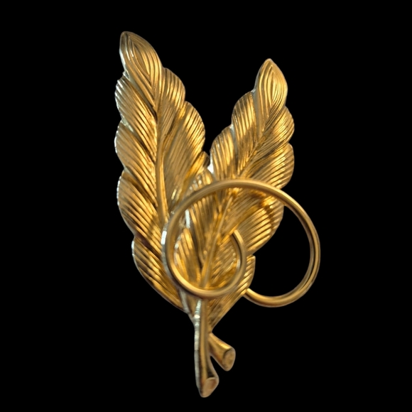 Vintage leaf brooch, pin. Goldtone - Picture 1 of 5